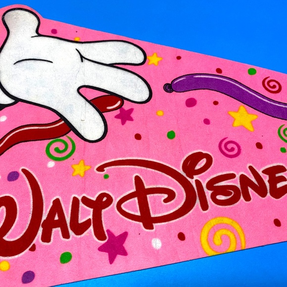 WALT DISNEY WORLD VTG 90’s MINNIE MOUSE PINK SOUVENIR PENNANT FLAG RARE LG 30” - Picture 7 of 13
